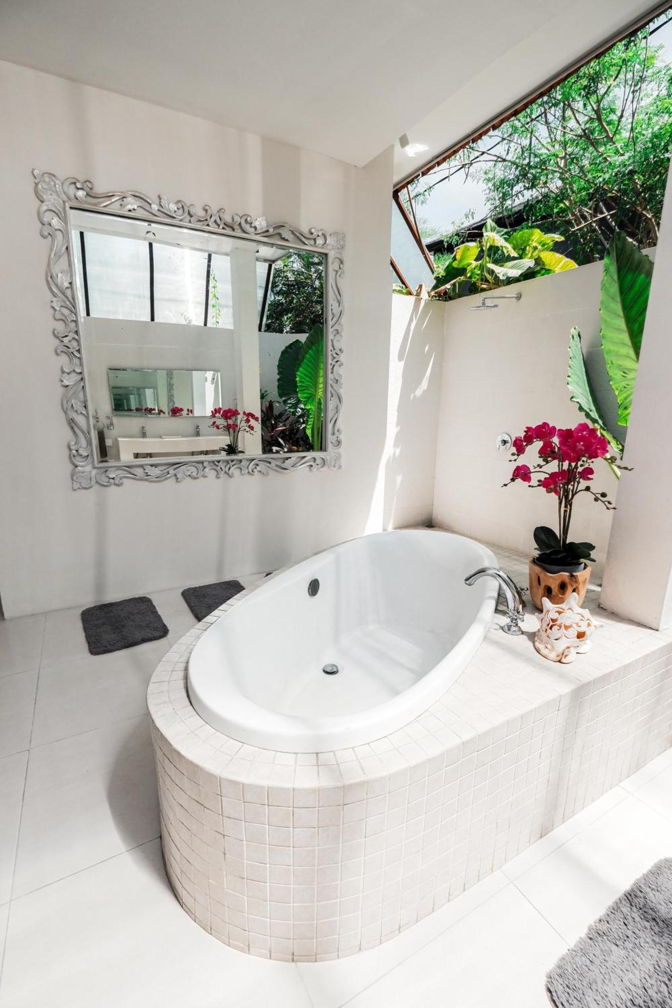 Comfortable 5 Bedroom In By Nami Bali * Seminyak (Bali)
