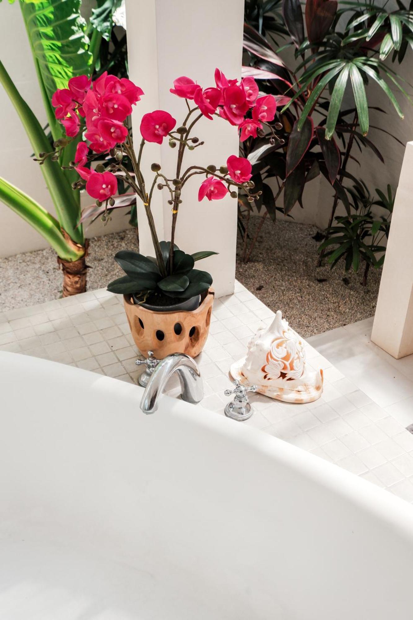 Comfortable 5 Bedroom In By Nami Bali *